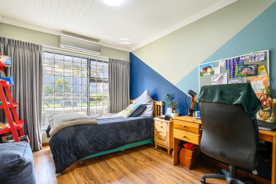 6 Bedroom Property for Sale in Kenridge Heights Western Cape